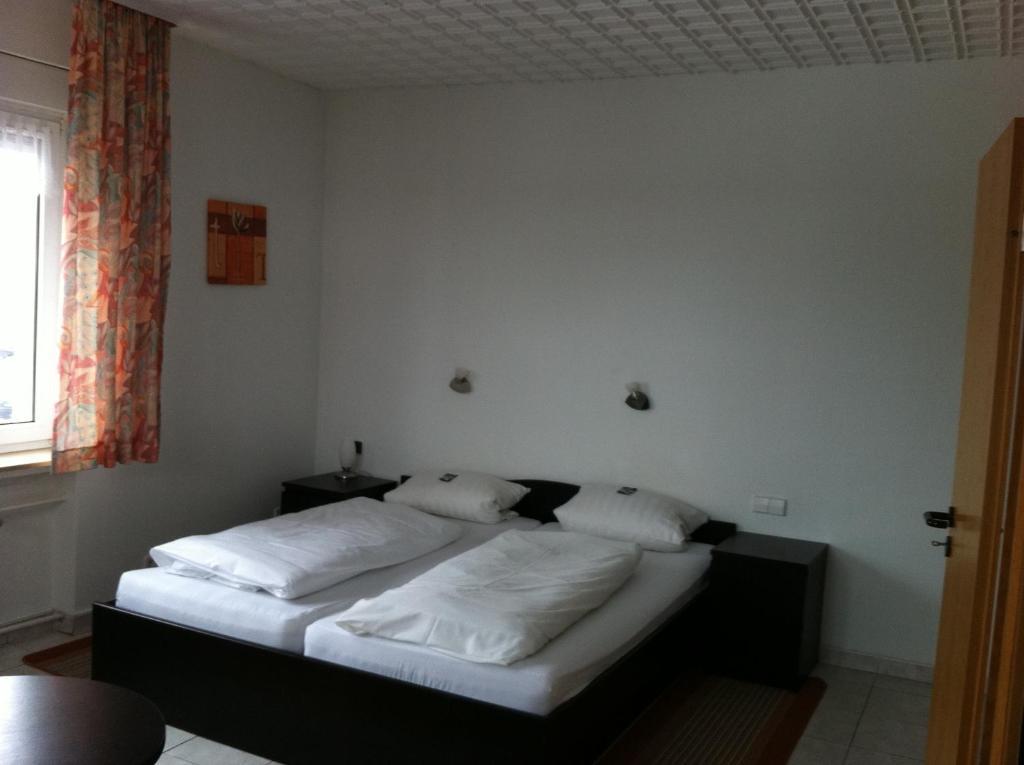 Hotel Goldener Engel Waldbronn Zimmer foto